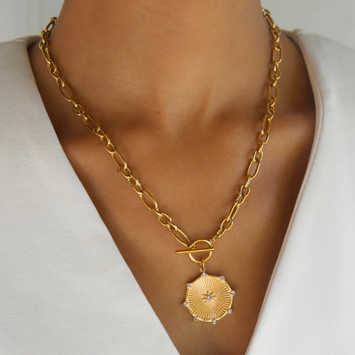 Briar Toggle Chain Medallion Necklace - She Chester