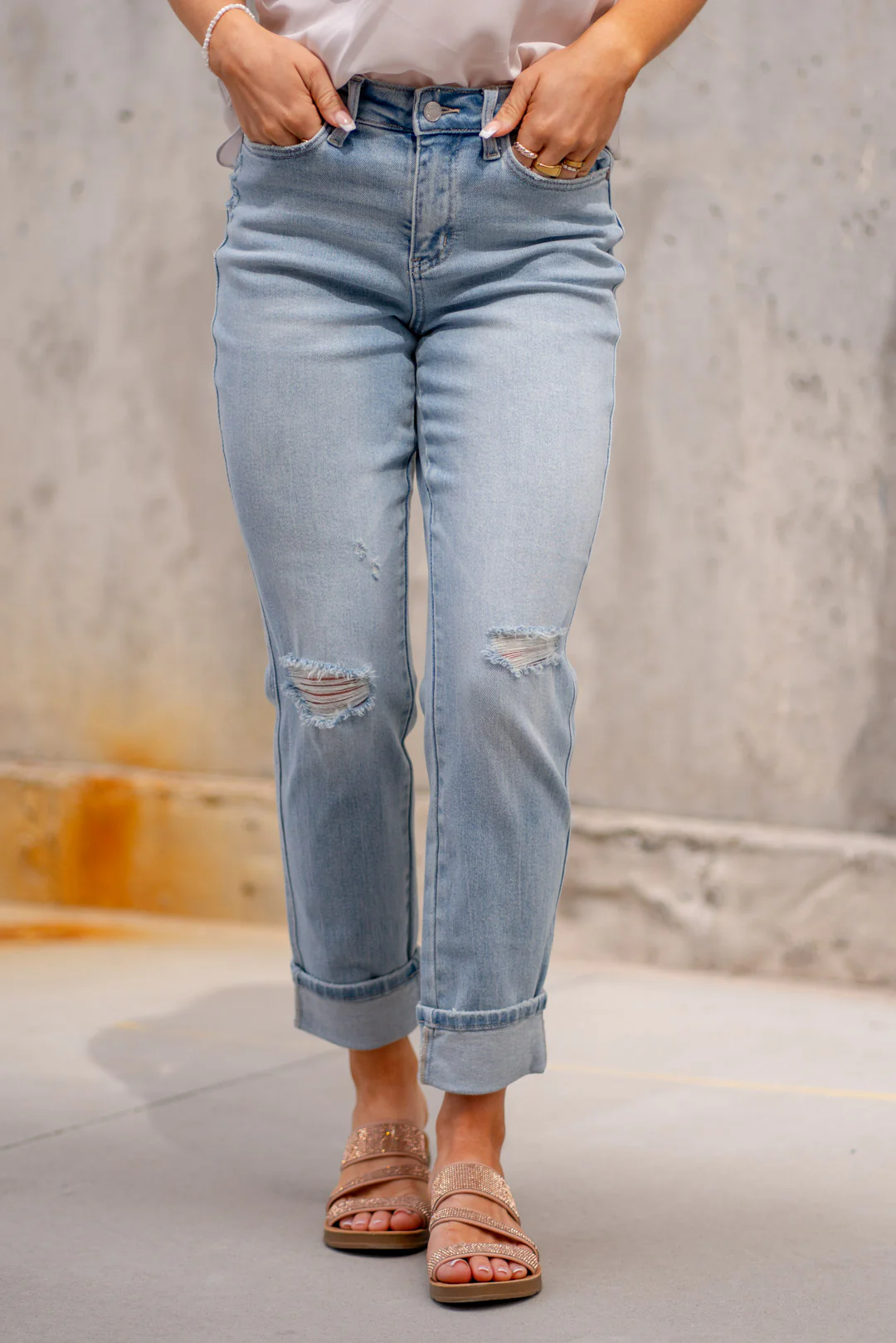 Mid Rise Star Pocket Cuffed Bf Jeans -