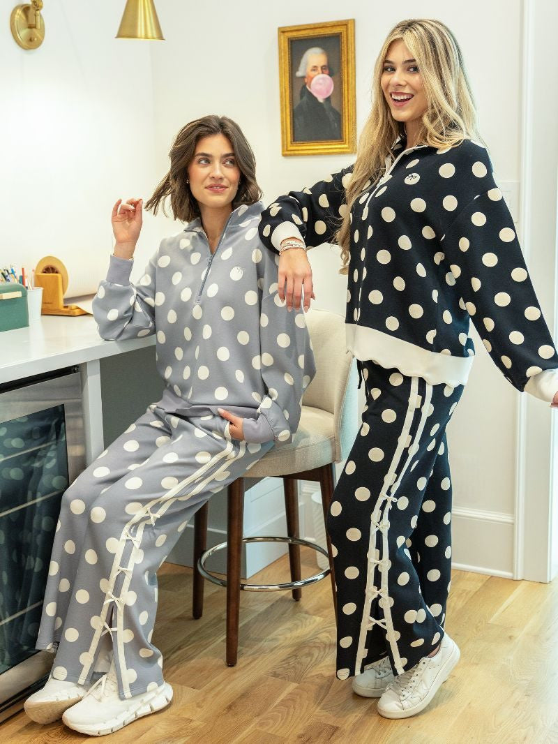 Grey & White Polka Dot Scallop Pull -