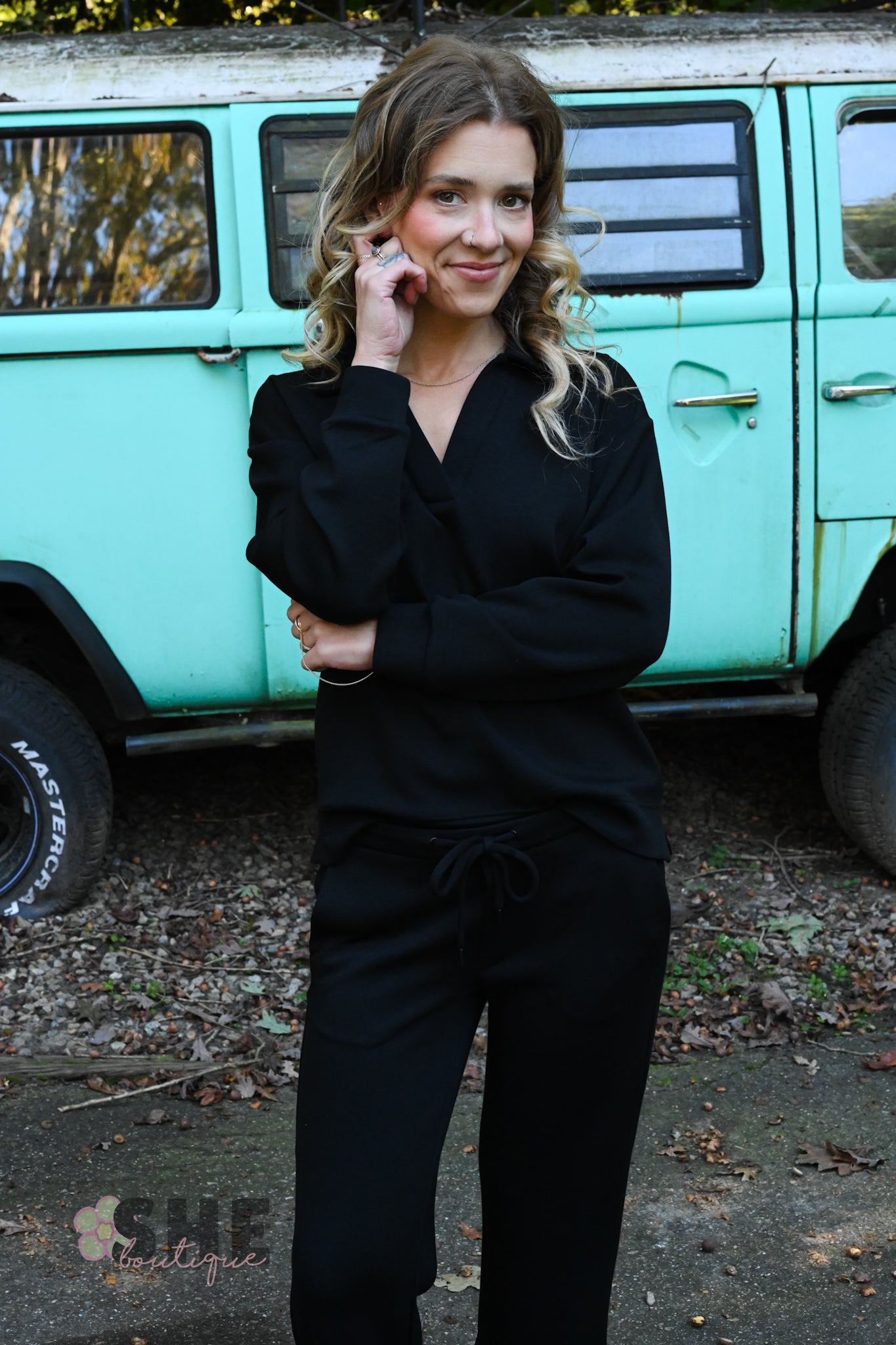 Vneck Cloud Black Popover