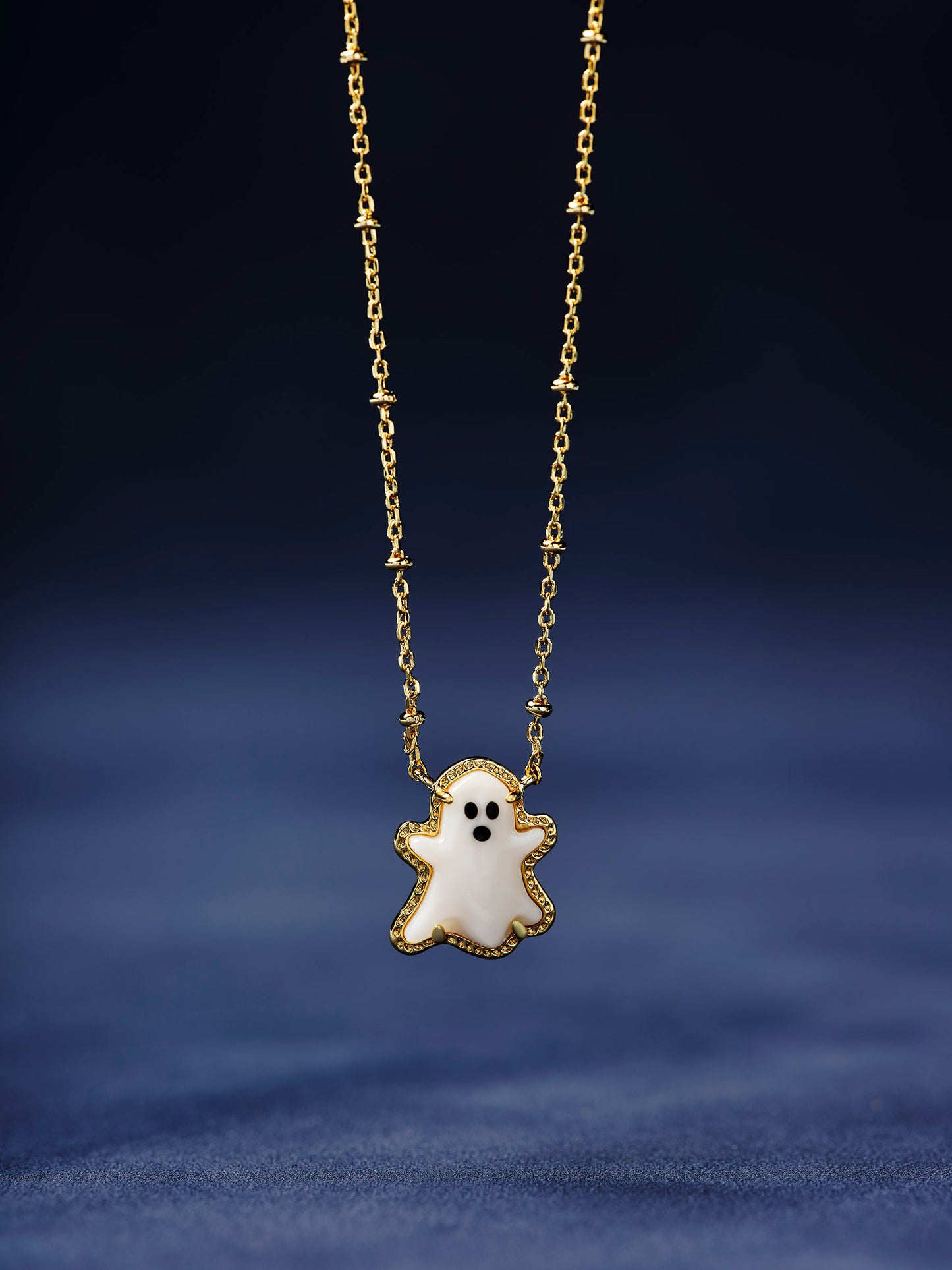 GHOST SHORT PENDANT NECKLACE GOLD WHITE MOTHER OF PEARL