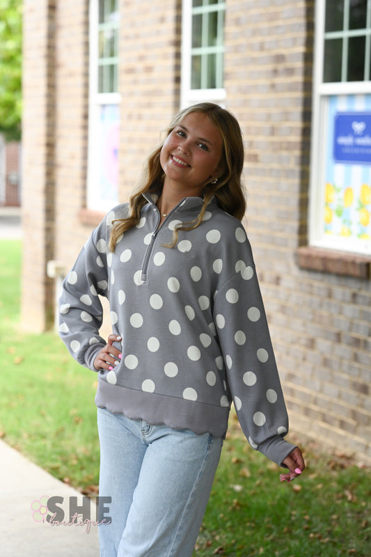 Grey & White Polka Dot Scallop Pull -
