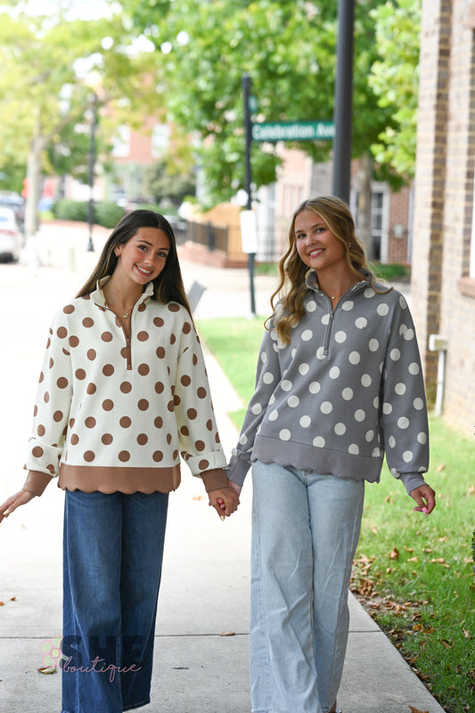 Grey & White Polka Dot Scallop Pull -