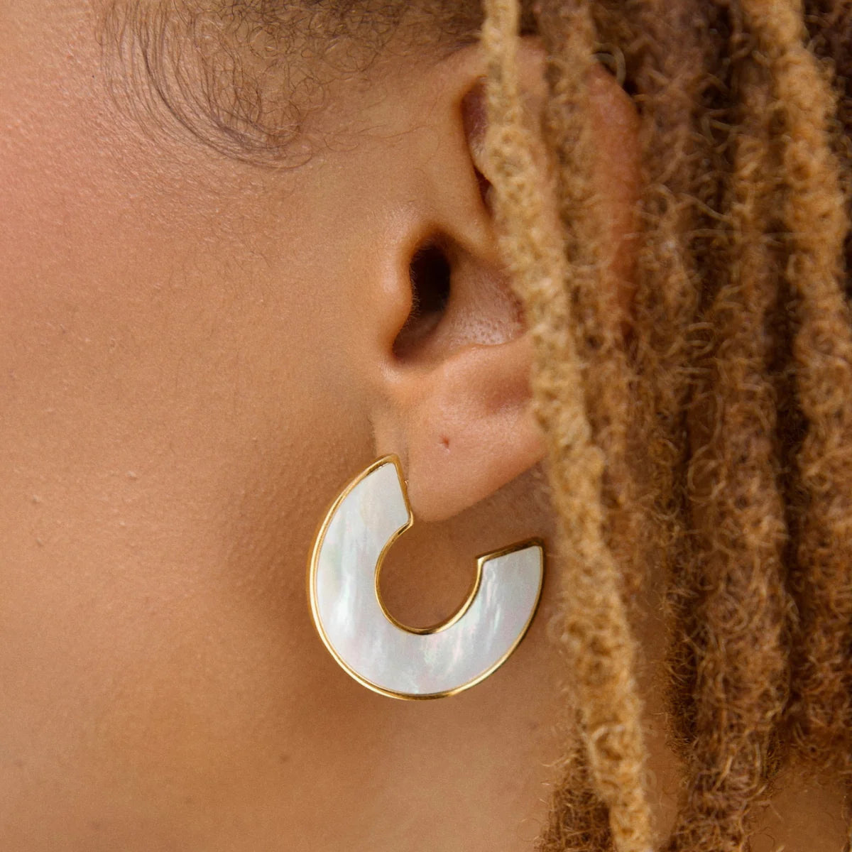 Dua Mother Of Pearl Medium Hoop Earring