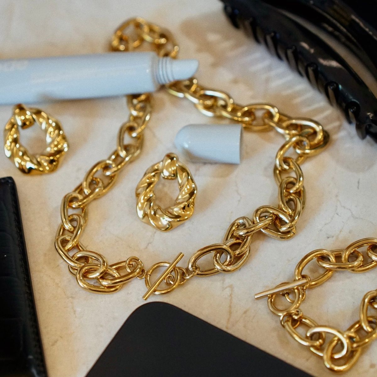 Allegra Chunky Oval Chain Toggle Necklace - She Chester