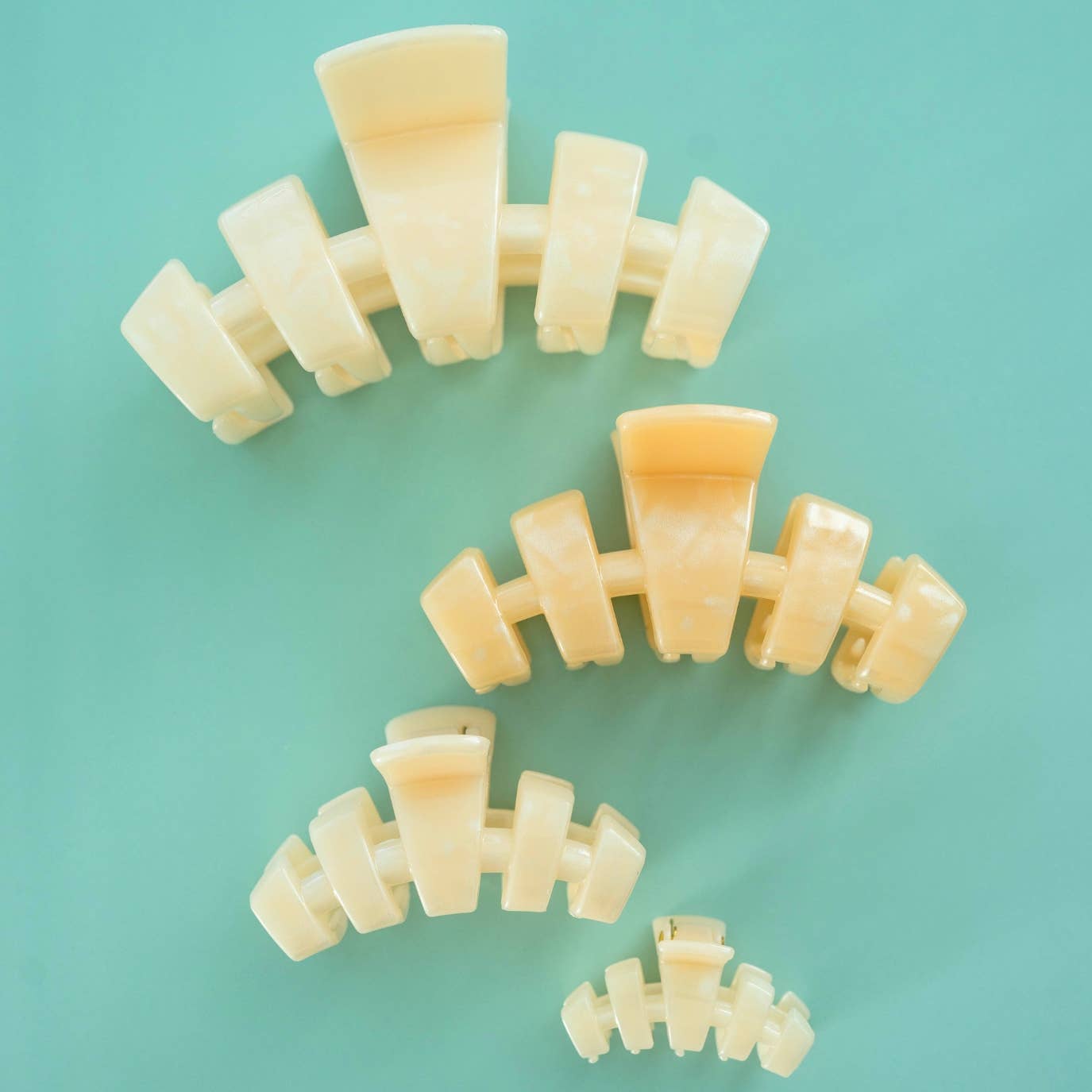 Classic Hair Clip | Medium | Soft Surf - She Chester