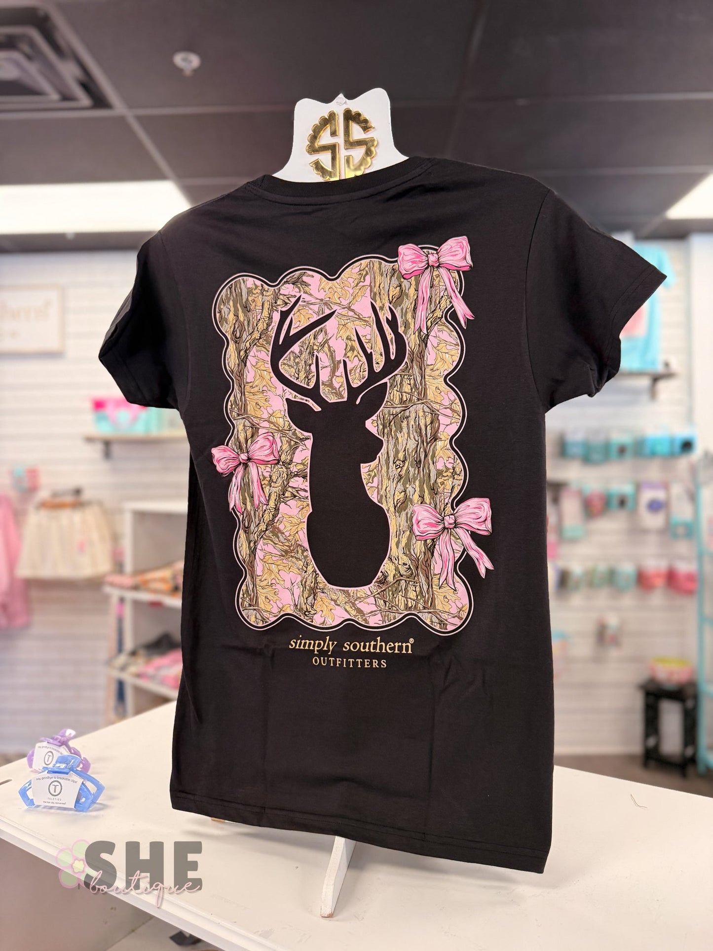 Deer Bow Camo Black SS Tee - She Chester