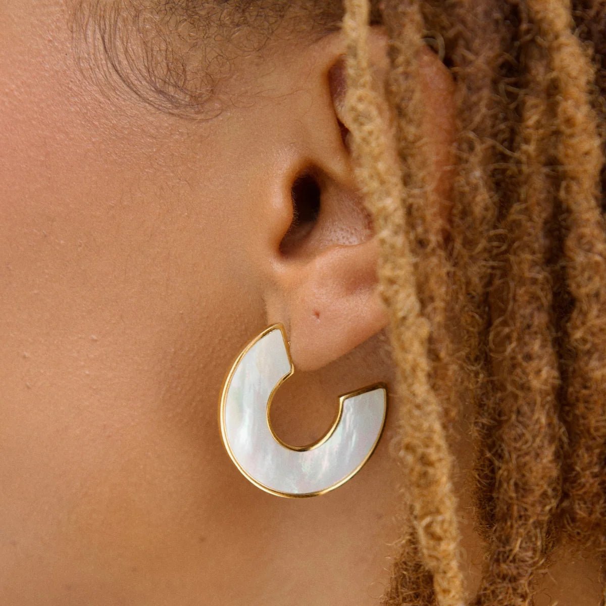 Dua Mother Of Pearl Medium Hoop Earring - She Chester