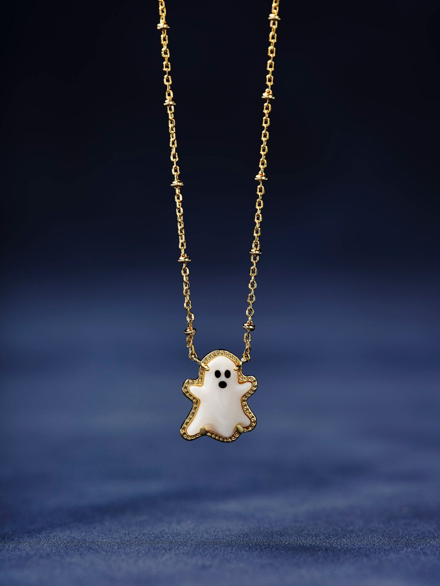 GHOST SHORT PENDANT NECKLACE GOLD WHITE MOTHER OF PEARL - She Chester