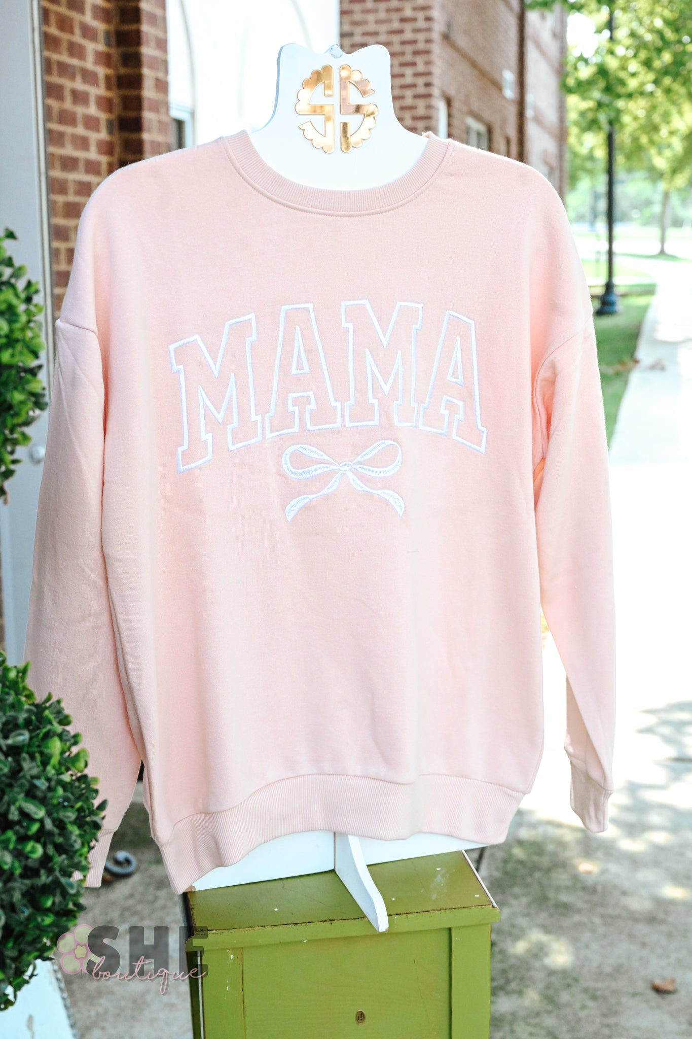 Mama Bow Crewneck - She Chester