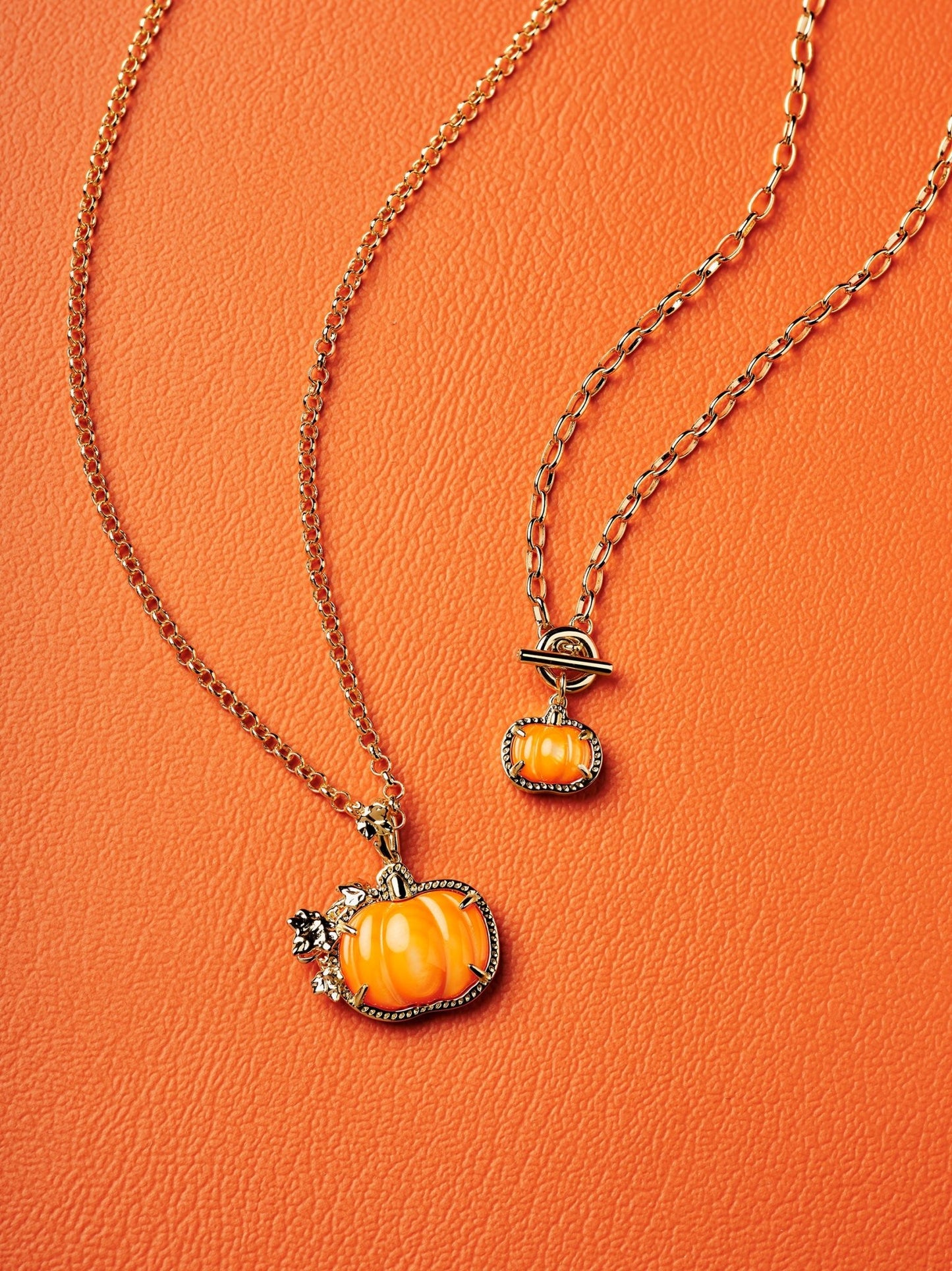 PUMPKIN LINK AND CHAIN NECKLACE GOLD ORANGE MOTHER OF PEARL - She Chester