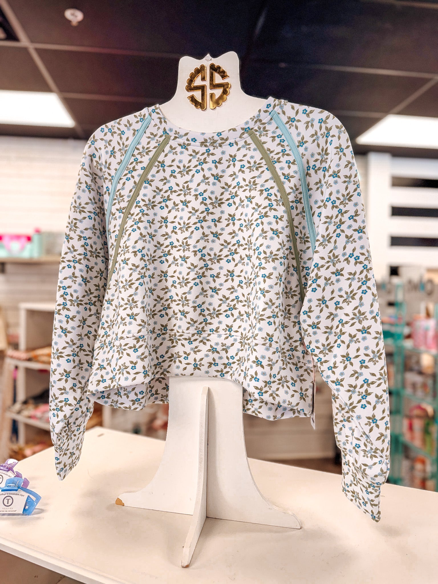 Robins Egg Flower SS Pull Over - She Chester