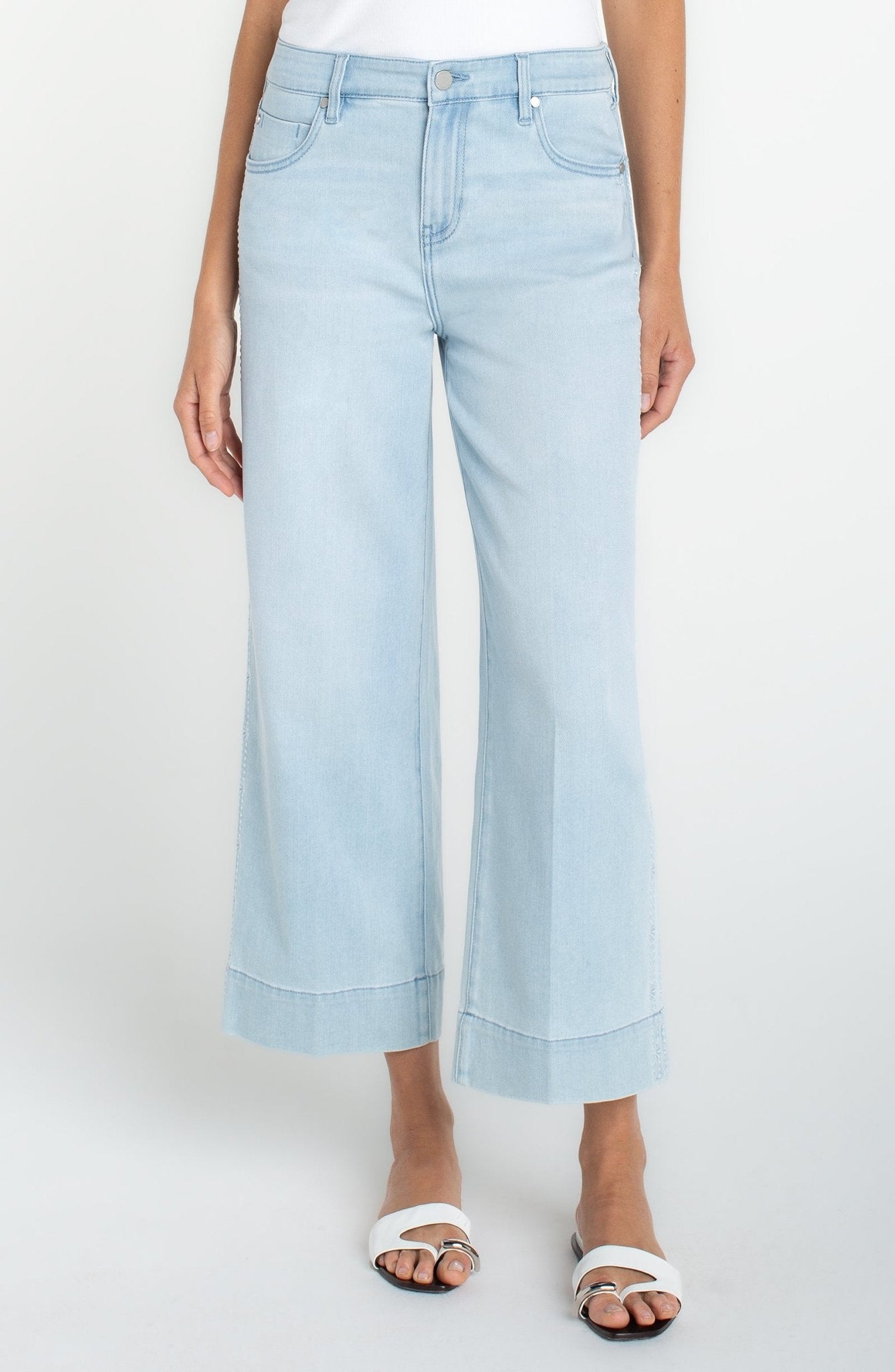 Stride Crop Wide Leg Light Wash - She Chester