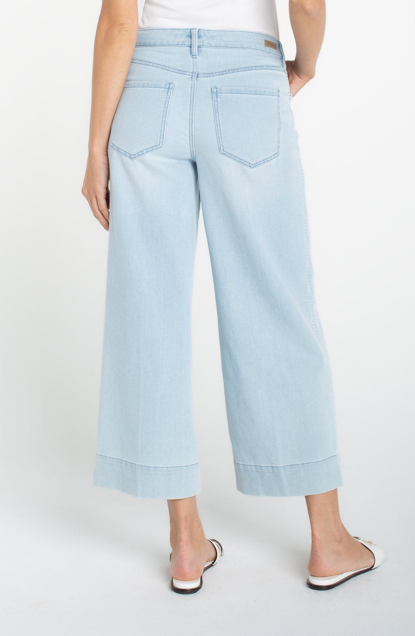 Stride Crop Wide Leg Light Wash - She Chester