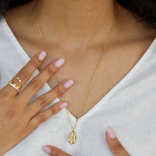 Tahlia Shell Pendant Necklace - She Chester