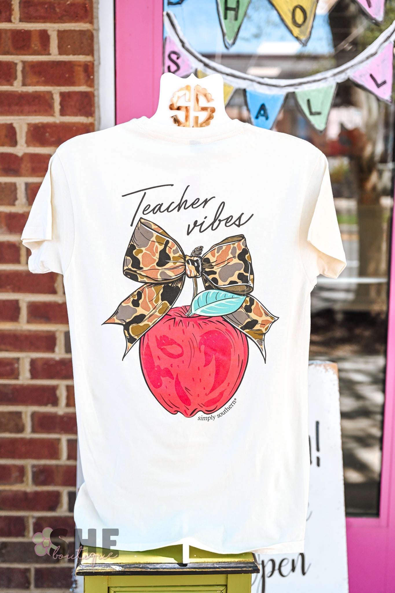 Teacher Vibes Camo Apple Tee - She Chester
